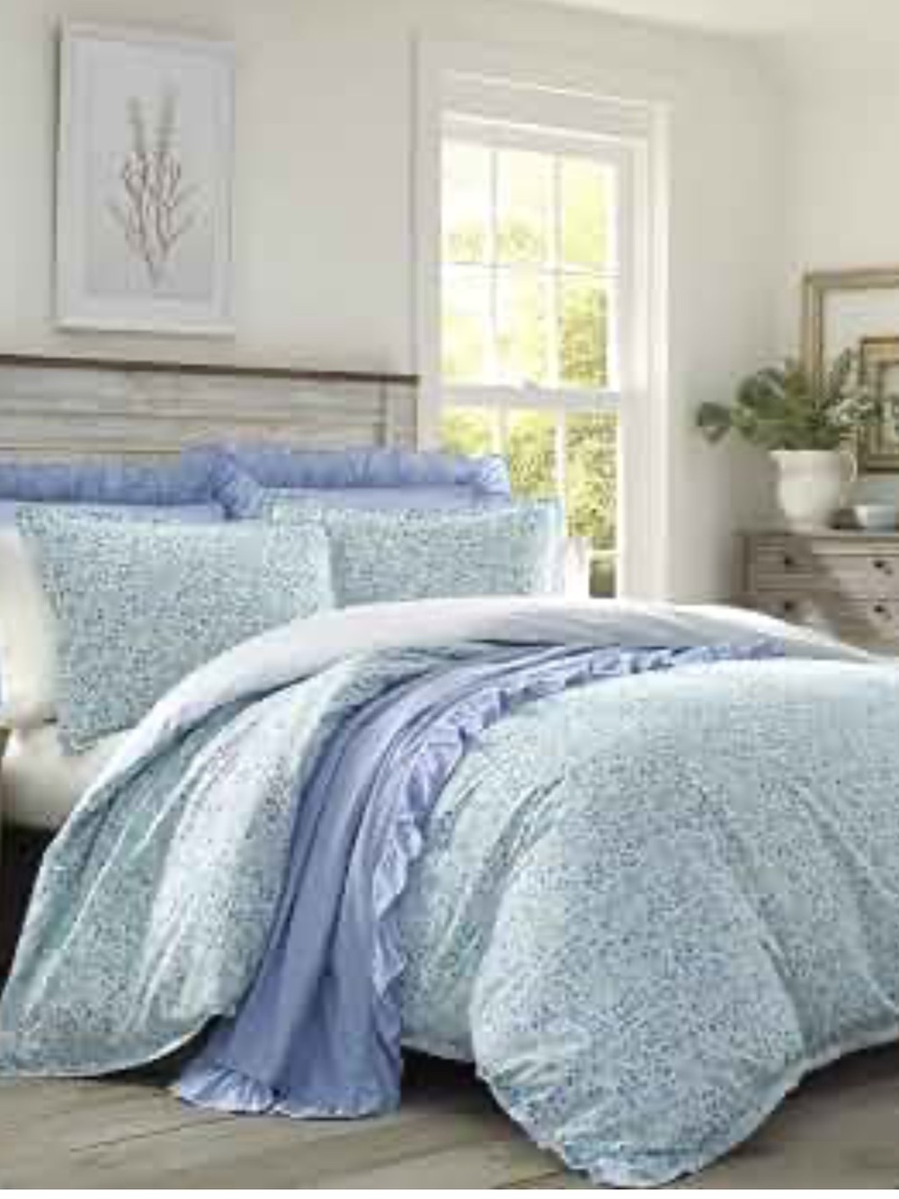 Laura Ashley
Jaynie 3-Piece Duvet Cover Set, Full/Queen, Blues, NEW with tags